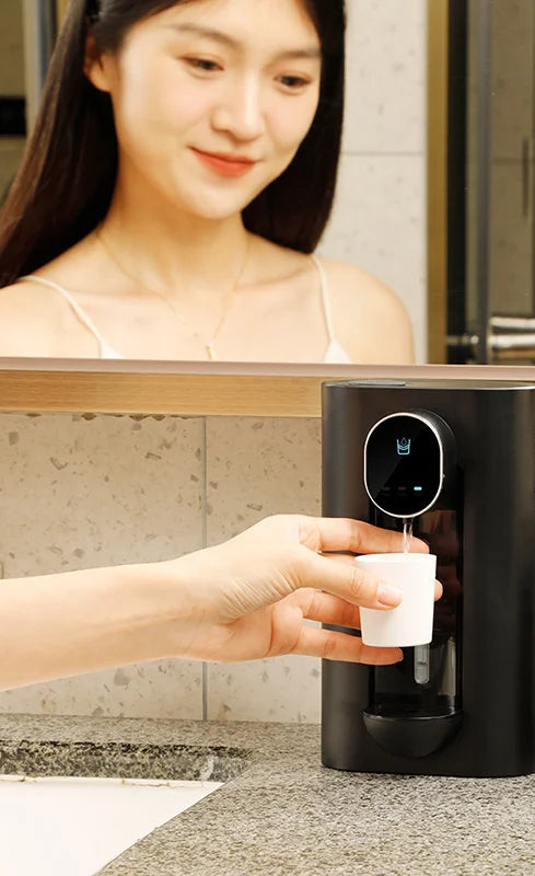 Dispensador automático de enxaguatório bucal
