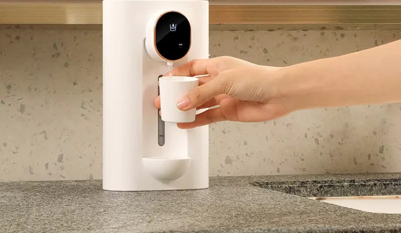 Dispensador automático de enxaguatório bucal